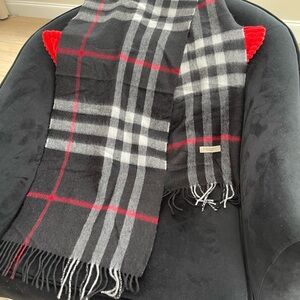 Burberry Classic Giant Check Scarf Black